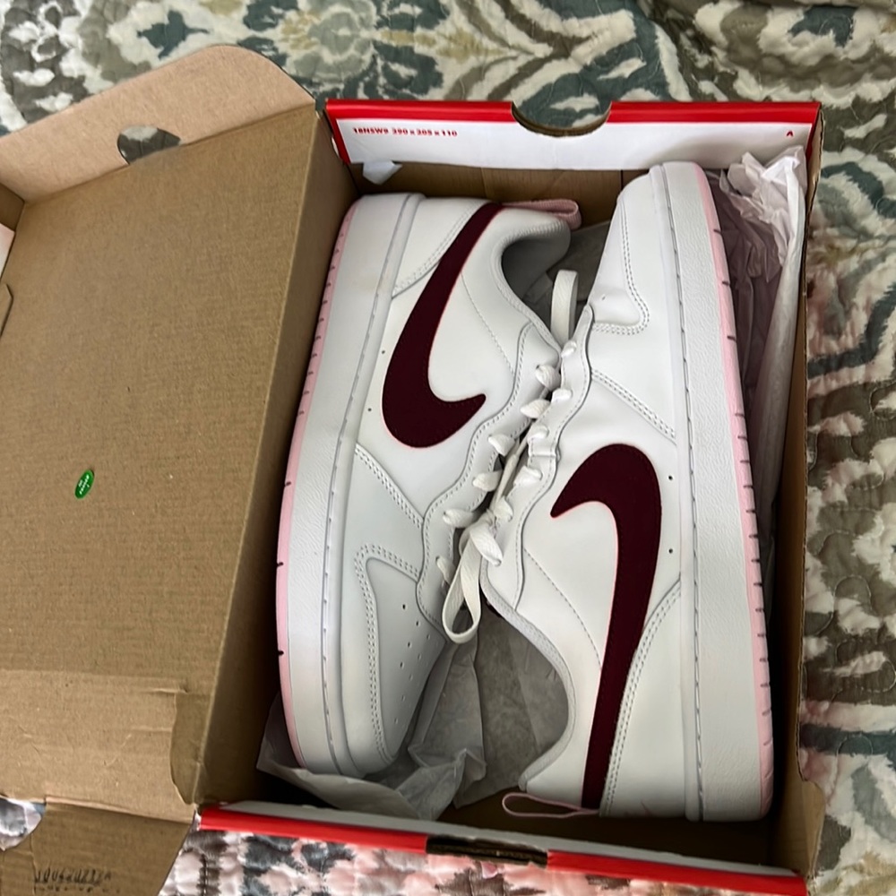 Nike (maroon/pink) Sneakers (7Y)